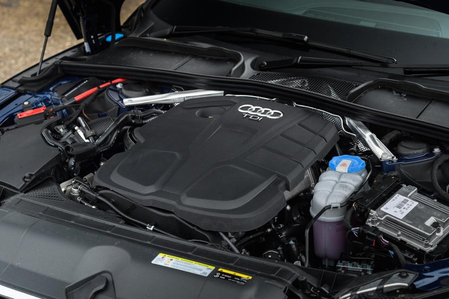 Моторный отсек Audi A5 Coupe 2.0 TDI S-Line 2016 года  (UK) (фото 8 из 40)